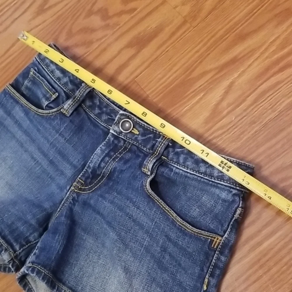 Girls gap shorts size 12 reg embroidery on back pockets‎
